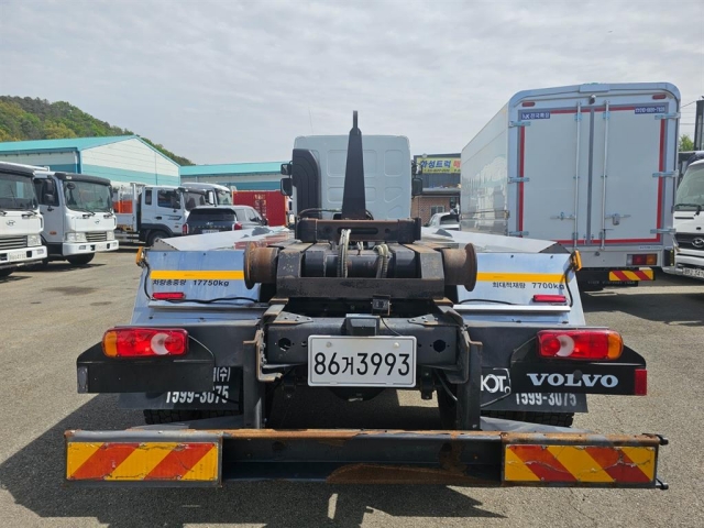 볼보 5톤암롤트럭 사진 5